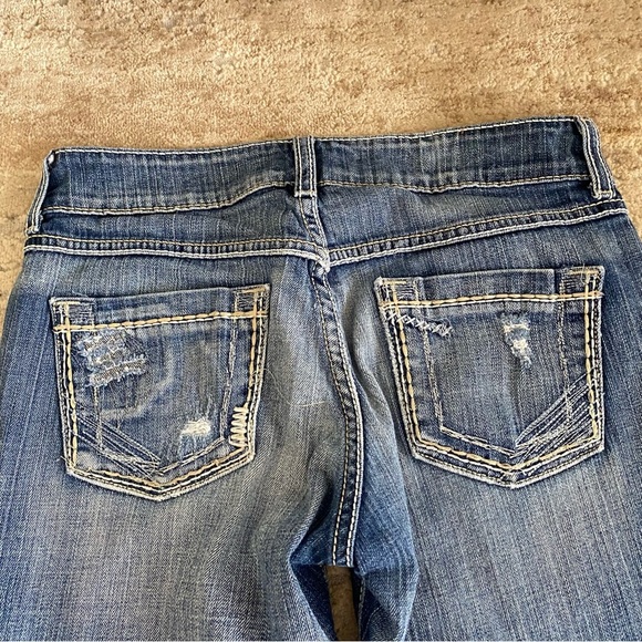 BKE Culture Cropped Jeans Y2K Patched Embroidered Distressed Medium Wash: 27 - Picture 9 of 10